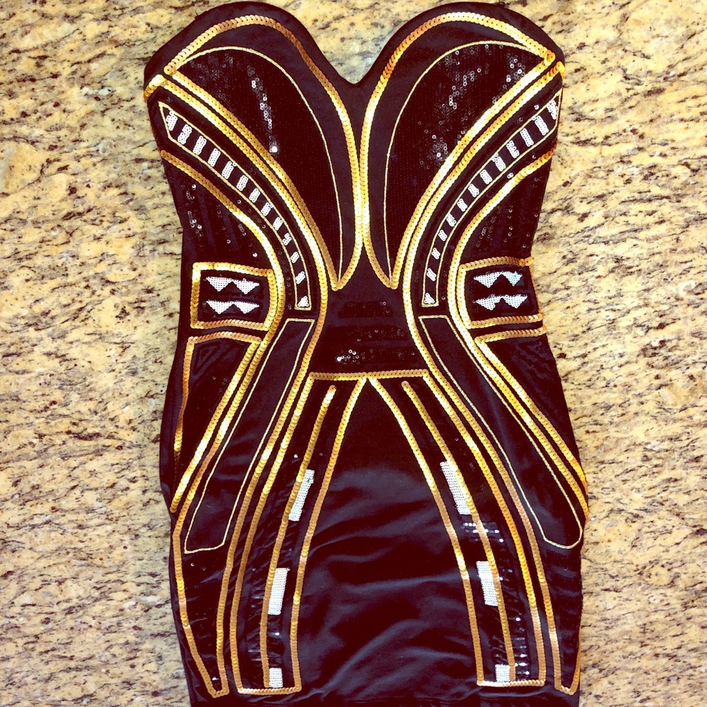 Sexy mini dress! Eye catching print.